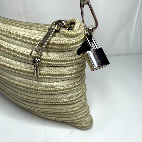 Classic BAM BAG Zip Beige Lock Key Adjustable Shoulder Bag - Picture 4 of 12